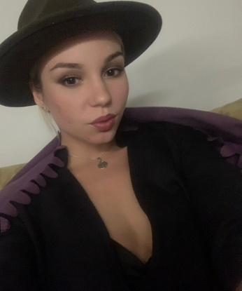 Алина, 19